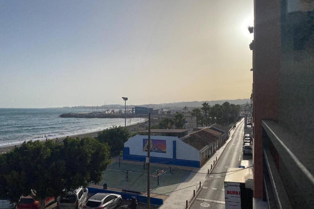 Maravilloso Apartamento En Primera Linea De Playa Con Vistas Al Mar En Caleta De Velez 2 D المظهر الخارجي الصورة