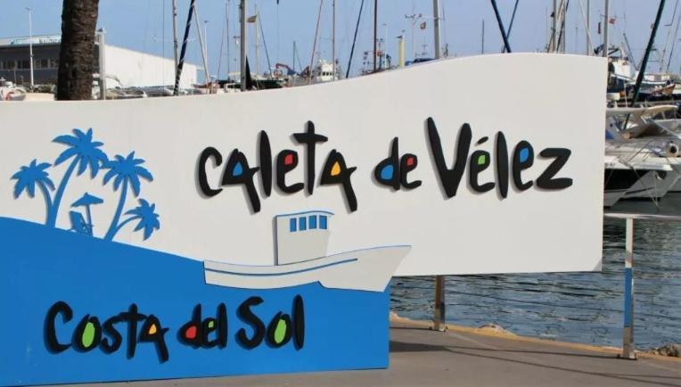 Maravilloso Apartamento En Primera Linea De Playa Con Vistas Al Mar En Caleta De Velez 2 D المظهر الخارجي الصورة