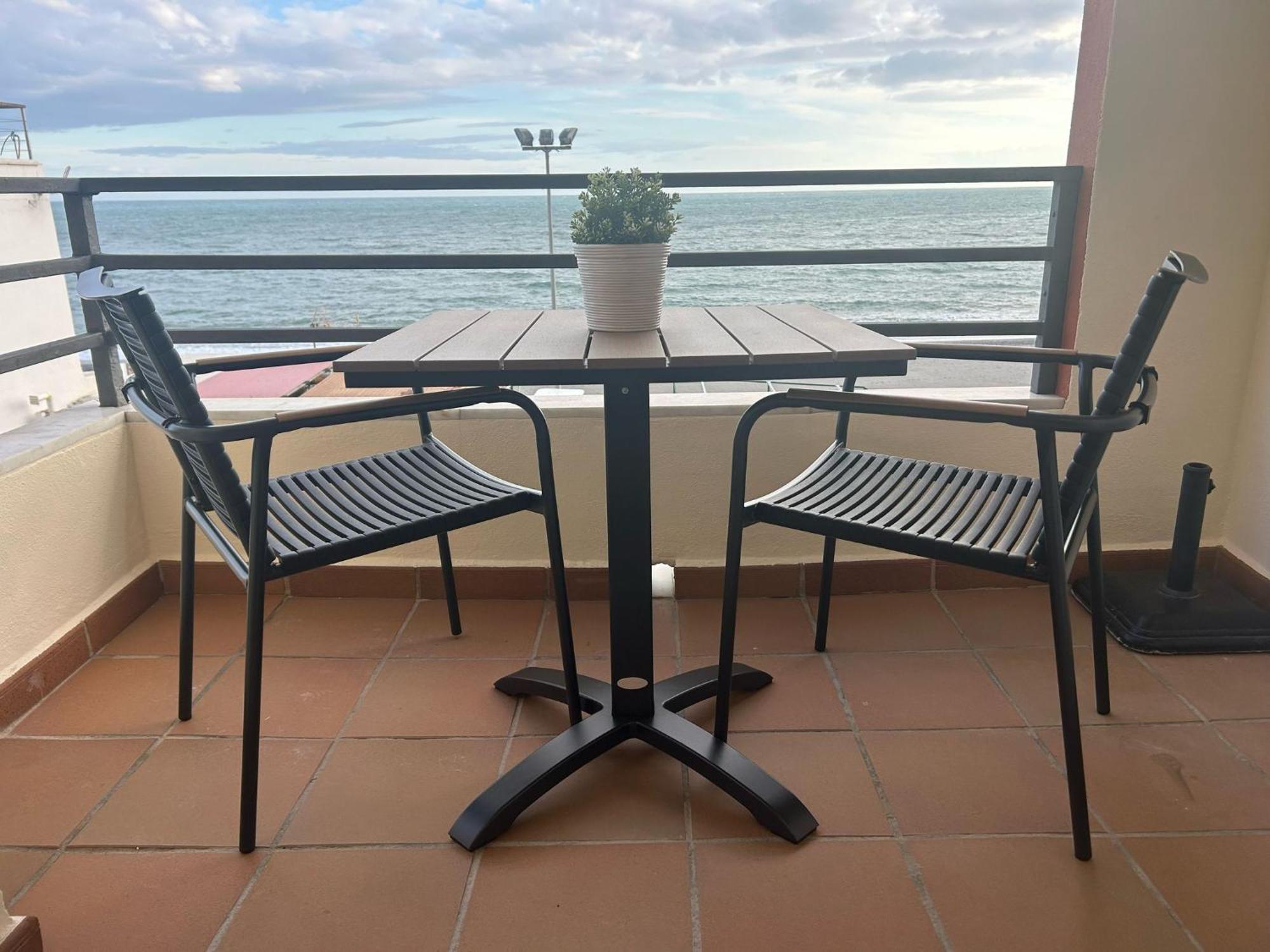 Maravilloso Apartamento En Primera Linea De Playa Con Vistas Al Mar En Caleta De Velez 2 D المظهر الخارجي الصورة