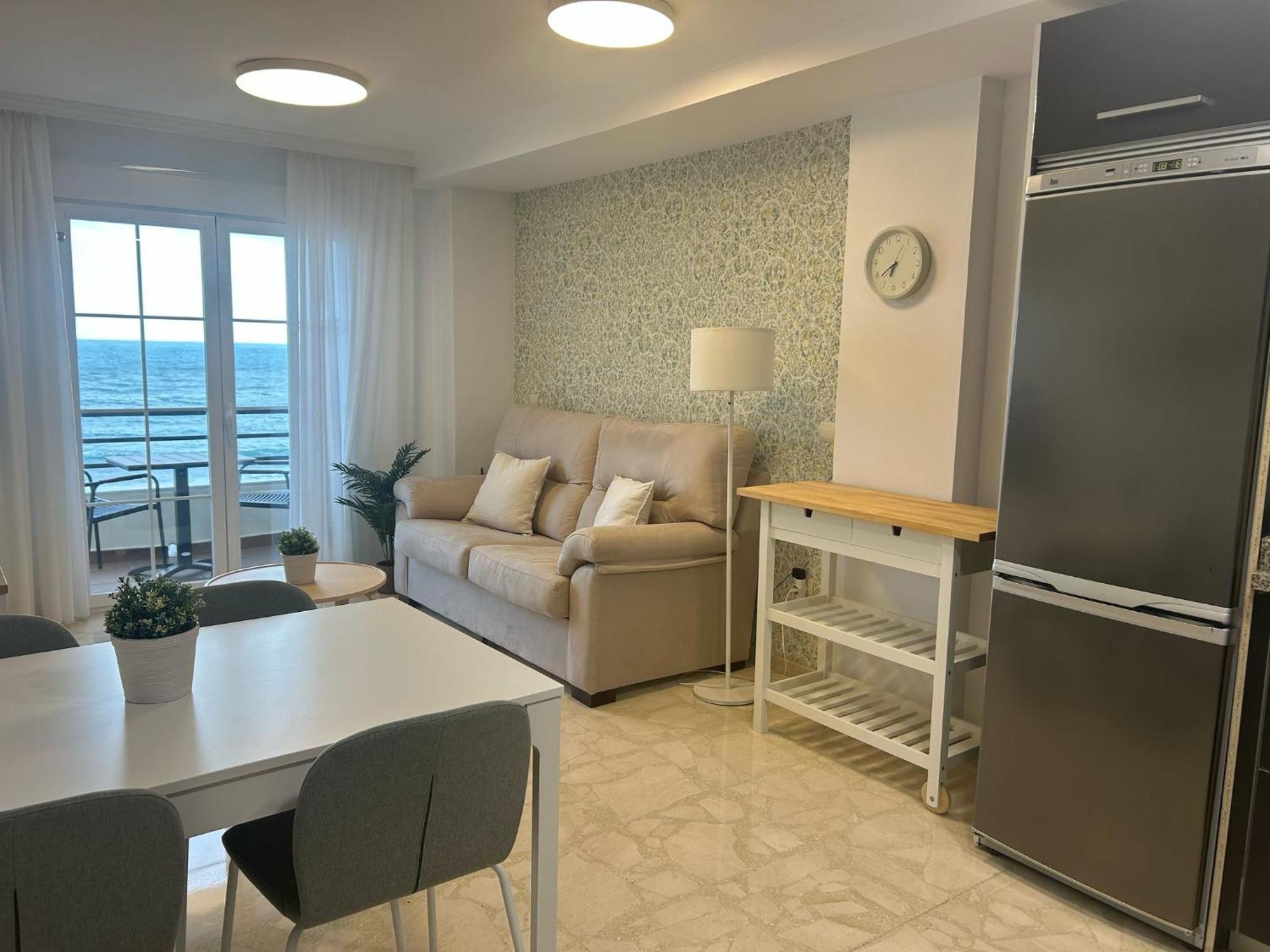 Maravilloso Apartamento En Primera Linea De Playa Con Vistas Al Mar En Caleta De Velez 2 D المظهر الخارجي الصورة