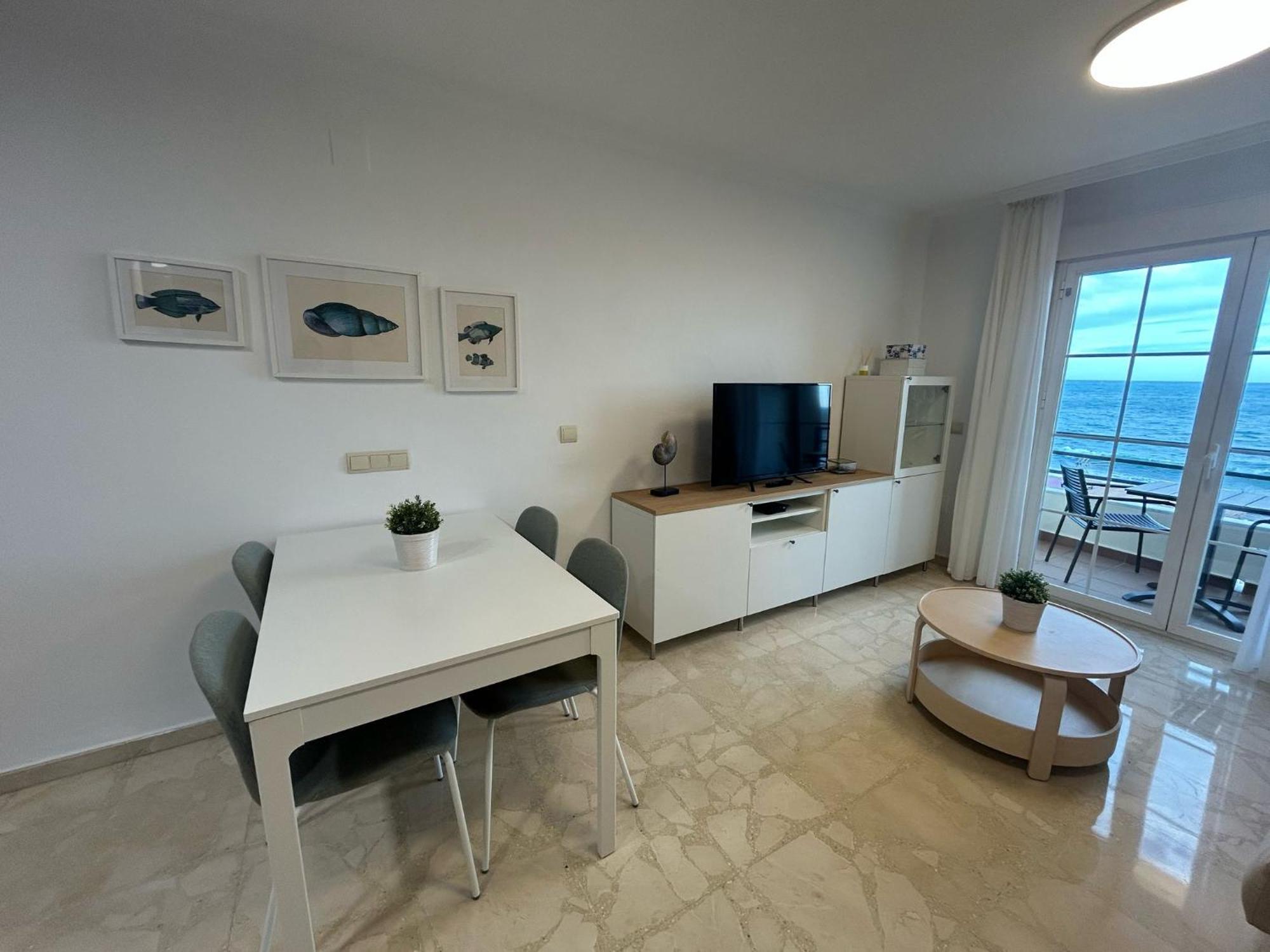 Maravilloso Apartamento En Primera Linea De Playa Con Vistas Al Mar En Caleta De Velez 2 D المظهر الخارجي الصورة